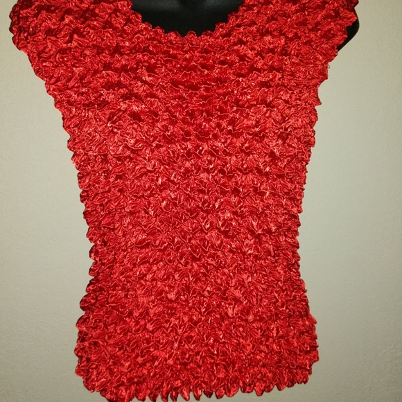 Red Hat Ladies Bubble Top - Picture 2 of 13